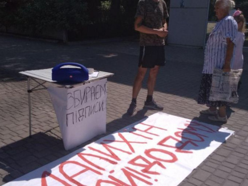 В Авдеевке собирают подписи за отставку главы ВГА (ФОТОФАКТ)