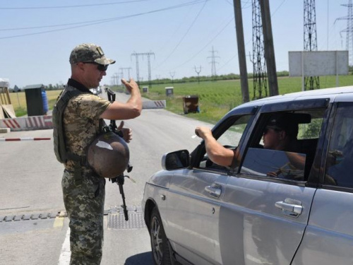 На КПВВ области фиксируют снижение транспортного и пассажирского потока