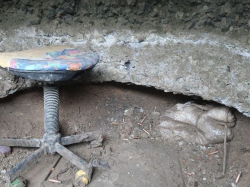 На позиции под Авдеевкой украинские военные используют компьютерное кресло