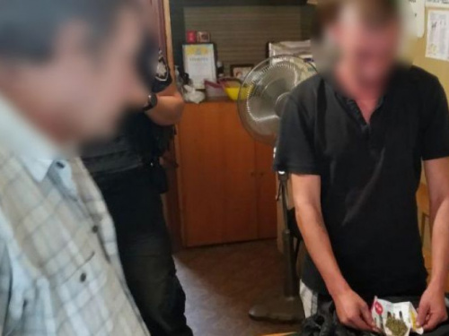 В Авдеевке остановили жителя Днепра с наркотиками (ФОТО)