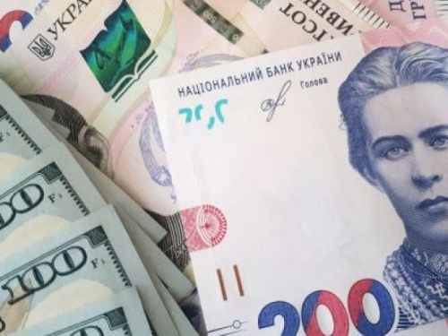 Украинцы активно несут деньги в банки