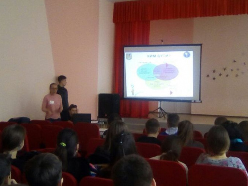 Школьников Авдеевки учили, как не прогадать с профессией