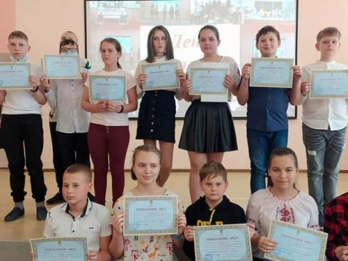 В Авдіївці урочисто відзначили кращих учнів школи №6