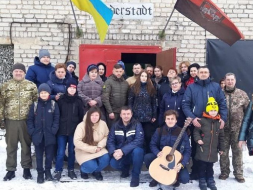 Авдіївці відвідали музей, створений бійцями 1-ї ОШР ДУК «Правий Сектор» у Новогродівці