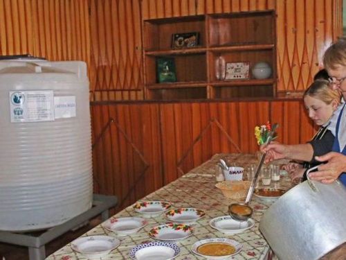 В Авдеевку для школ и детсадов с начала января доставили около 40 тысяч литров питьевой воды