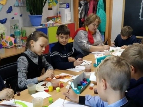 В Авдіївці діти малювали осінь (ФОТОФАКТ)