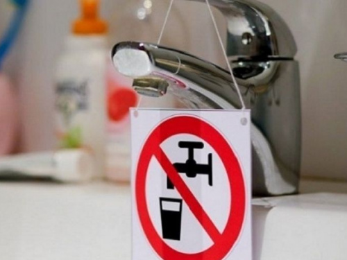 В Авдіївці продовжують ремонтувати водогін: стара частина міста залишається без води