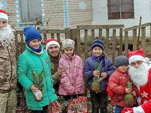 Волонтеры запустили в соцсетях новогодний флешмоб в поддержку военных