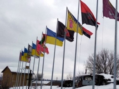 В Авдіївці на "Промці" оновлять прапори