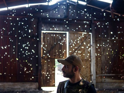 «Звездное небо» авдеевской «промки», братья меньшие, быт и оружие: потрясающие фото от защитников Авдеевки