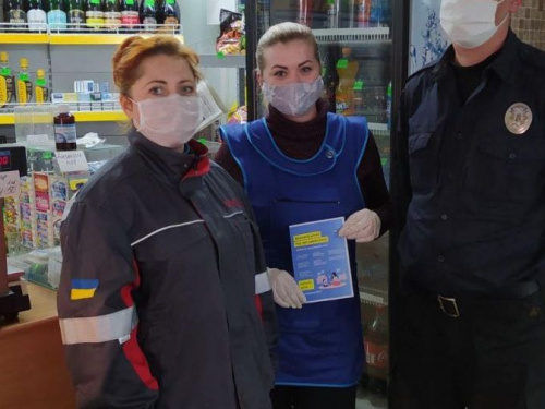 Сотрудники АКХЗ помогают авдеевской полиции поддерживать порядок в городе во время карантина (ФОТОФАКТ)