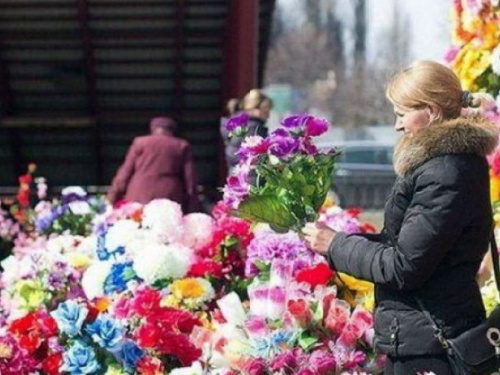 Авдеевцев просят отказаться от пластиковых венков в поминальные дни