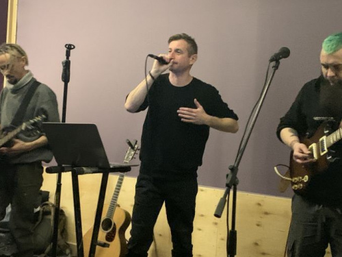 В Авдеевке мощную смесь жизненных правил и принципов презентовала группа «Линия Маннергейма»