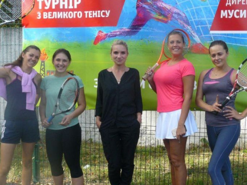 Теннисные баталии в Авдеевке продолжаются: определились полуфиналисты (ФОТО)