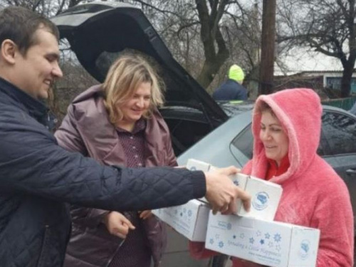 Многодетные семьи Авдеевки получили подарки из Великобритании