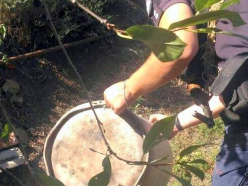 Авдеевские полицейские борются с самогоноварением