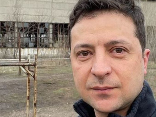 Зеленський показав селфі з "промки" в Авдіївці