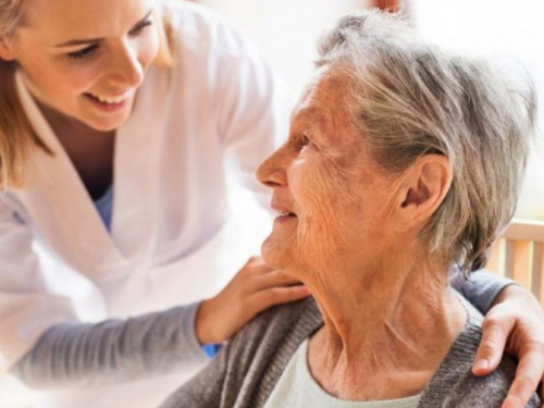 В городском терцентре соцобслуживания помогают одиноким авдеевцам