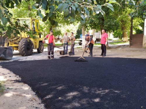 В Авдеевке приступили к ямочному ремонту дорог (ФОТОФАКТ)