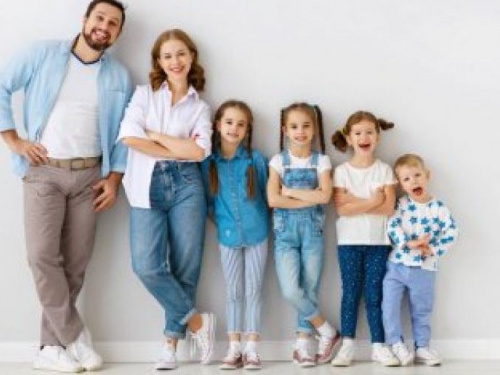 Кабмин изменил порядок выдачи удостоверений многодетным семьям