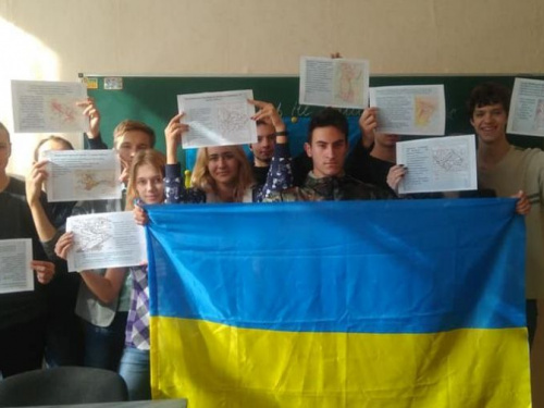 В школах Авдіївки пройшли заходи до Дня визволення України (ФОТО)