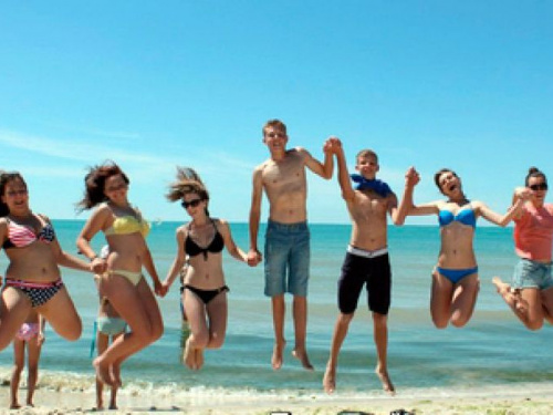 У авдеевской детворы появился шанс отдохнуть в оздоровительных лагерях Херсонщины