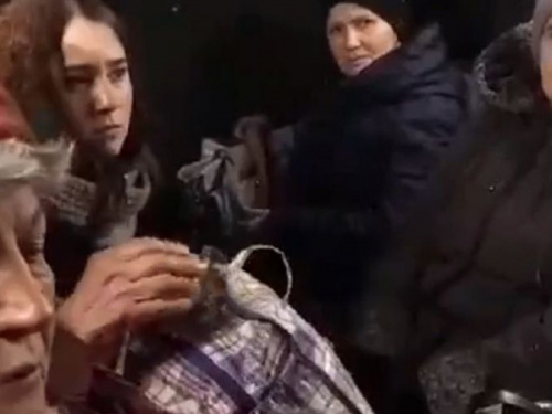 Провокация у КПВВ: людей пришлось эвакуировать из серой зоны (ВИДЕО)