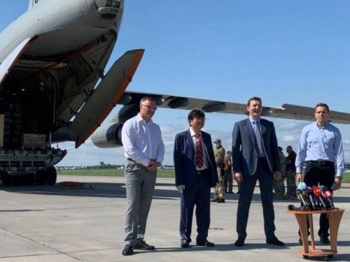 Метинвест доставил гуманитарную помощь из Китая для борьбы с коронавирусом в Украине