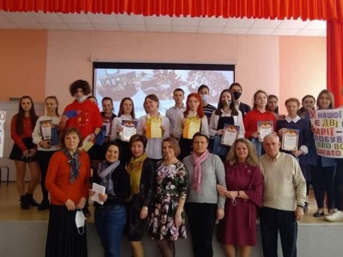 В Авдіївській ЗШ№6 пройшов конкурс "Учень року - 2021"