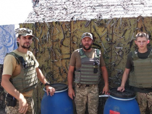 Представители Cimic Avdeevka сопроводили детей, а также привезли и получили помощь для военных