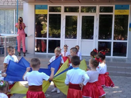 Авдеевка: дети и воины приняли участие в мероприятиях ко Дню флага (ФОТО)