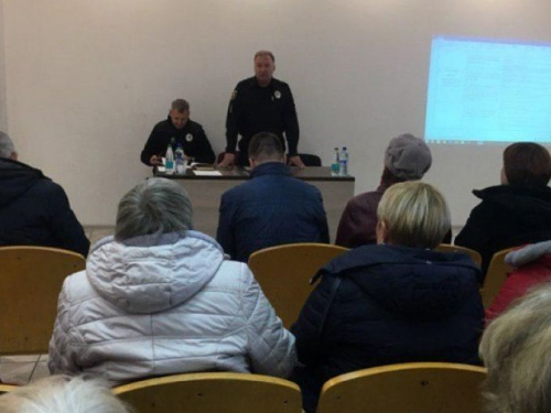 Руководство полиции Авдеевки обсудило важные вопросы и новый проект с депутатами Ясиноватского района