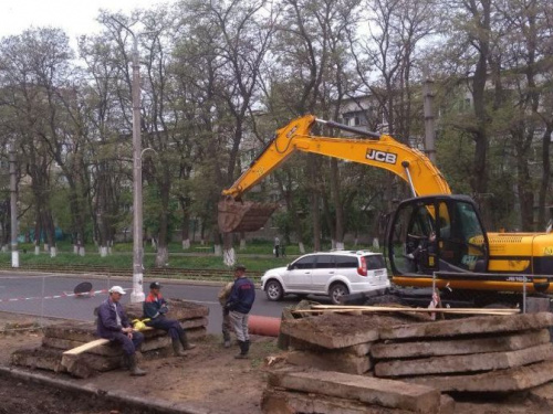 В Авдеевке меняют главную артерию теплоснабжения города (ФОТОФАКТ)