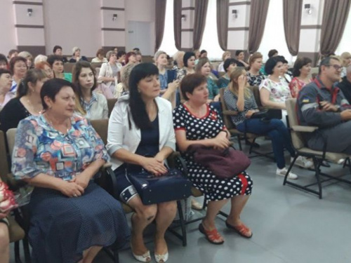 Бухгалтеров Авдеевки поздравили ценными подарками и концертом (ФОТО)