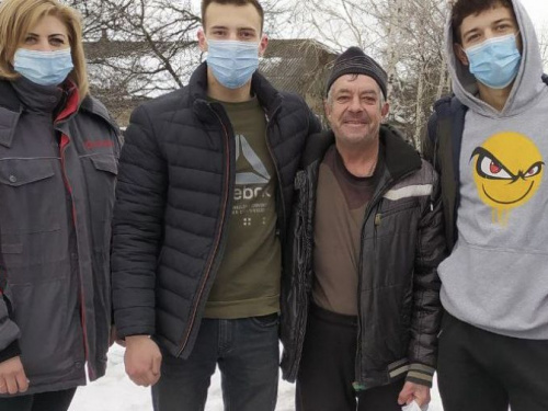 С заботой от Метинвеста: авдеевские коксохимики вручили ветеранам предприятия и ликвидаторам аварии на ЧАЭС продуктовые наборы 