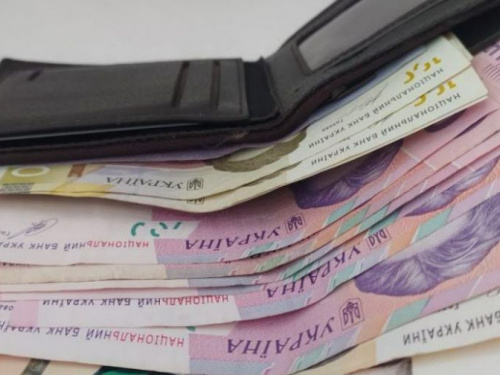 В Кабмине озвучили график повышения минимальной зарплаты на три года вперед