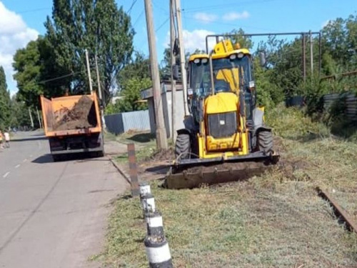 В Авдеевке коммунальщики наводят порядок на улицах старой части города (ФОТО)