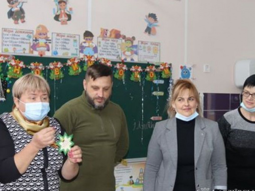 Діти Авдіївки до Нового року отримали подарунки від ДонОДА 