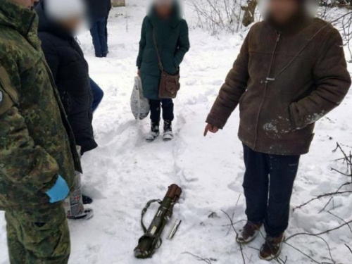 Житель Авдеевки добровольно сдал полицейским противотанковый гранатомет