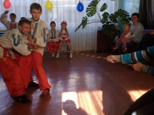 Необычные авдеевские дети удивили выступлением (ФОТО)