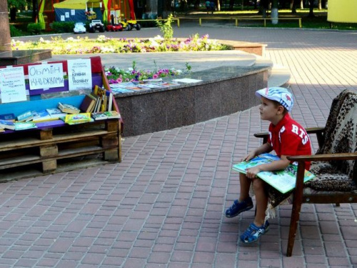 В Авдеевке состоялся музыкально-книжный вечер: фоторепортаж