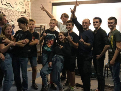 В Авдеевке прошел квартирник песен группы "Кино"