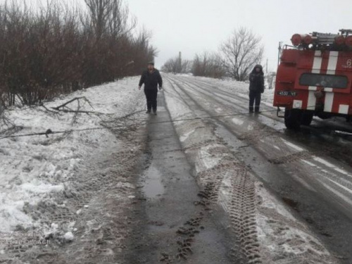 В Донецкой области спасатели достали семь автомобилей из снежных заносов (ФОТО)