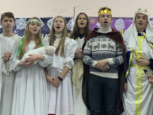 Украинская Академия Лидерства привезла в Авдеевку настоящий вертеп