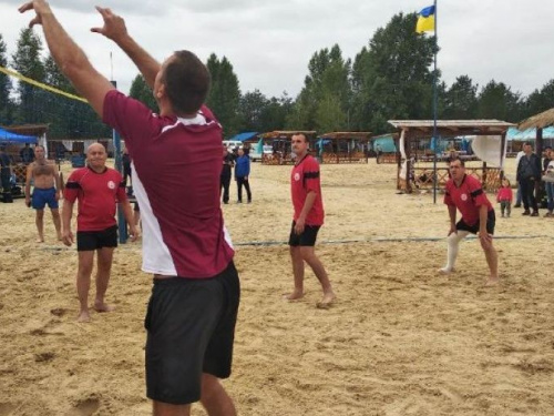 Авдеевские спасатели сразились в волейбольной схватке с коллегами со всей Донетчины (ФОТО)