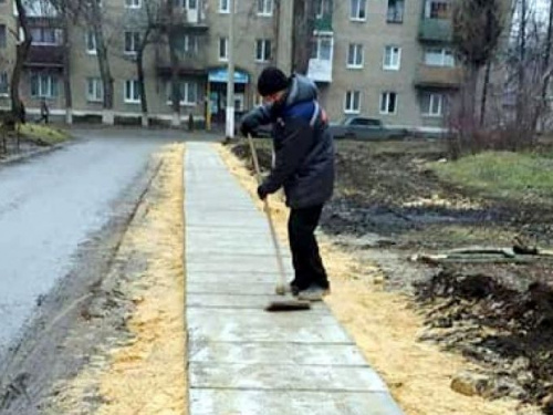 Комунальники Авдіївки продовжують створювати комфортні умови для мешканців міста (ФОТОФАКТ)