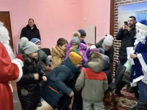 Для авдеевских детей прошел новогодний утренник (ФОТОФАКТ)