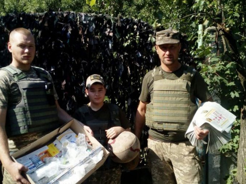 Авдеевские «симики» привезли воинам ОС медикаменты и прессу