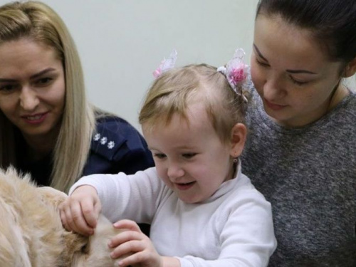 Психологи ГСЧС помогают дочери погибшего в Авдеевке спасателя