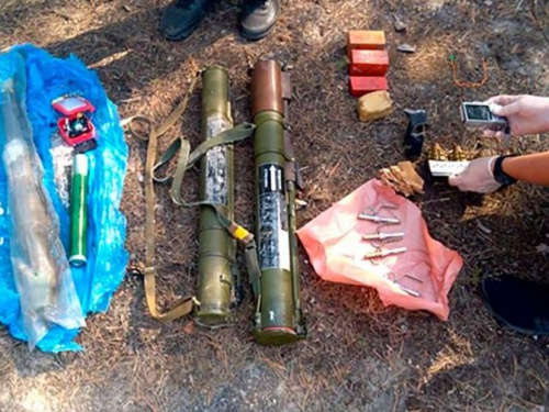 На заброшенной базе отдыха в Донецкой области найден крупный взрывоопасный тайник (ФОТО)